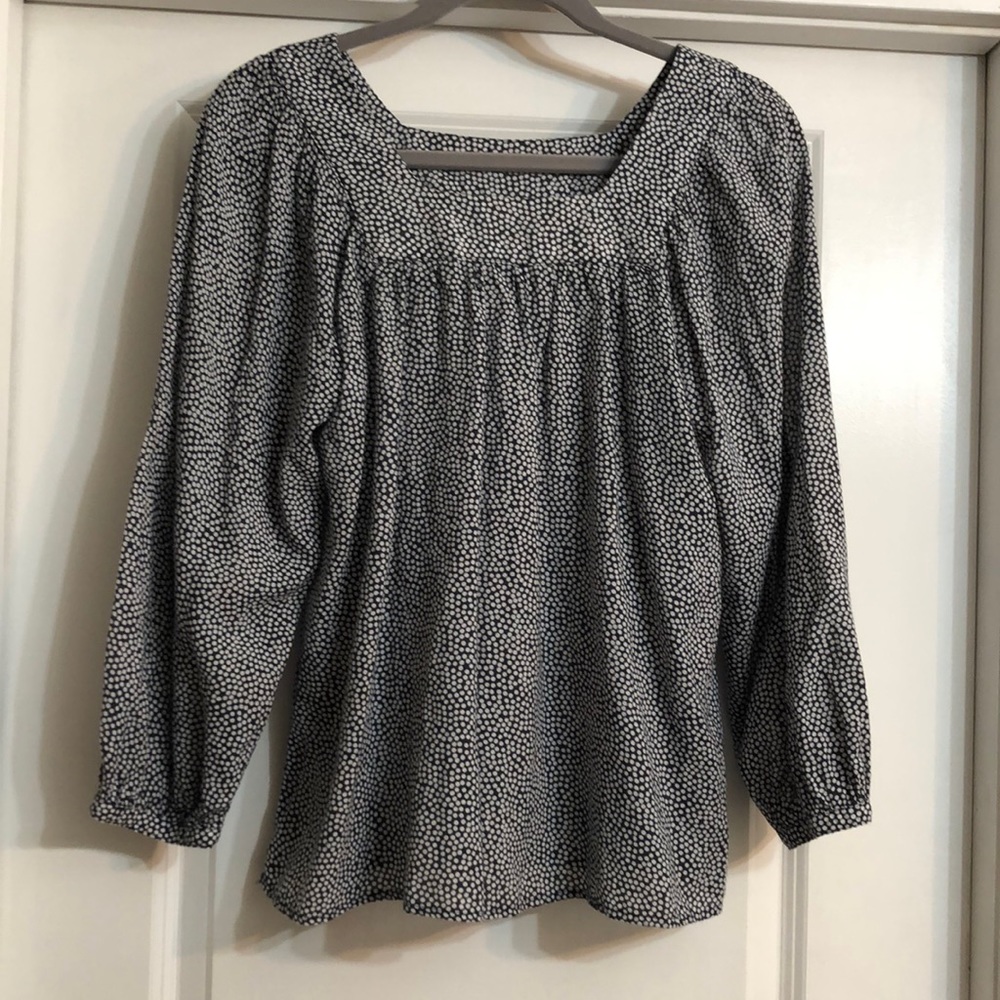 ❤️3/$25 ❤️GAP black and white polka dot blouse